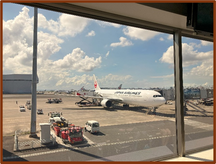 空港の窓から顔を出している飛行機

AI 生成コンテンツは誤りを含む可能性があります。